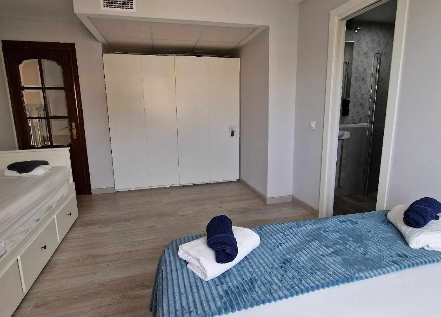 2 Rooms 2 Baths Y Parking Cathedral Malaga Apartment