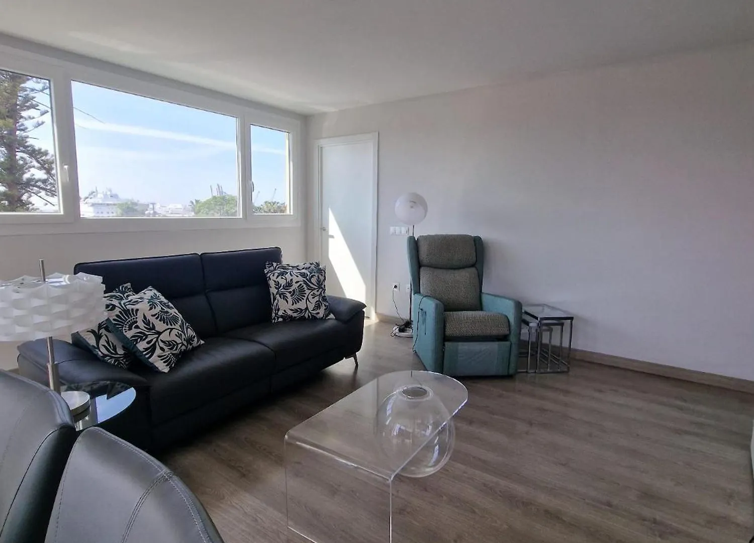 2 Rooms 2 Baths Y Parking Cathedral Malaga Apartment
